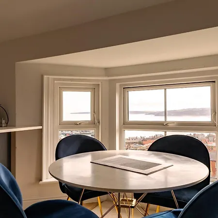 Seabourne Beautiful 4th Floor Penthouse With Amazing Coastal & Lighthouse View Scarborough