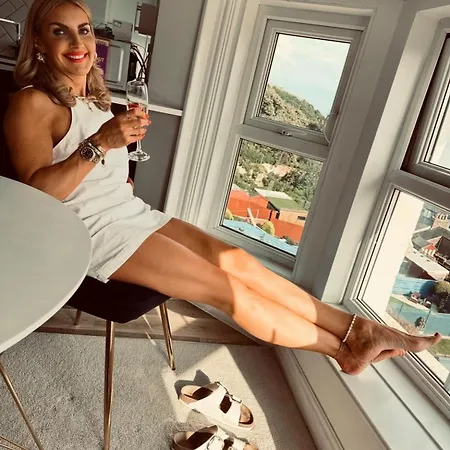 Seabourne Penthouse Stunning Seaviews With Optional Hot Tub Hire At Homesweetholidayhomes 아파트 *